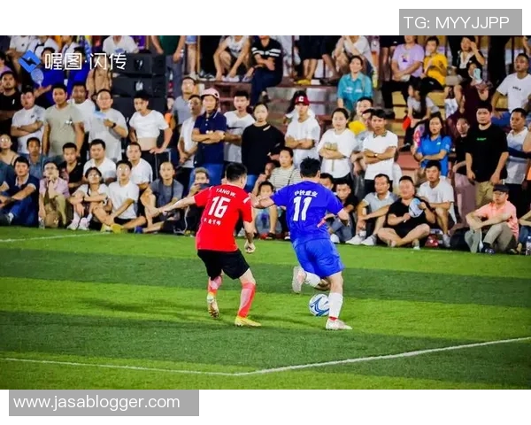 足球明星对战平台全新上线体验与偶像同场竞技的激情时刻