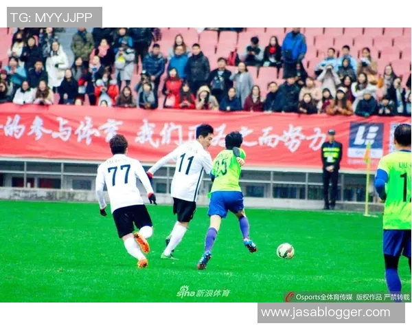 足球明星赛场致命失误瞬间回顾引发热议的精彩瞬间与教训